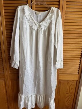 Cachet White Cotton Nightgown with Lace Collar